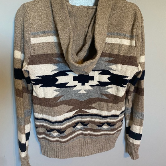 American Eagle women’s Pullover Sweater - Picture 3 of 3